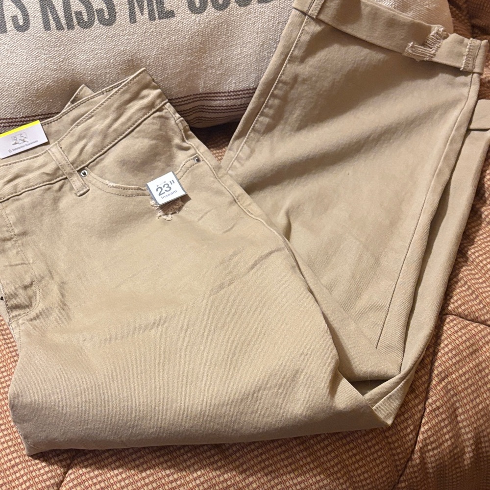 Time and Tru Women's Tan Capris